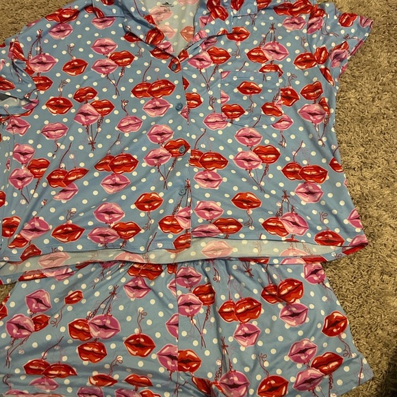 BLUE Valentines Day Kisses 💋 Blue Collared Short Sleeve Shorts Women’s PJ Set - Picture 1 of 6